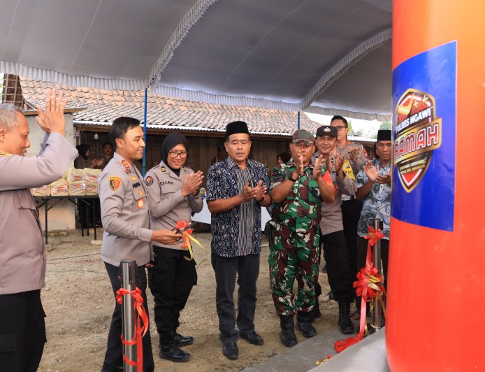Atasi Kekeringan, Polres Ngawi Bangun Sumur Bor Presisi dan Bagikan Bansos di Kasreman
